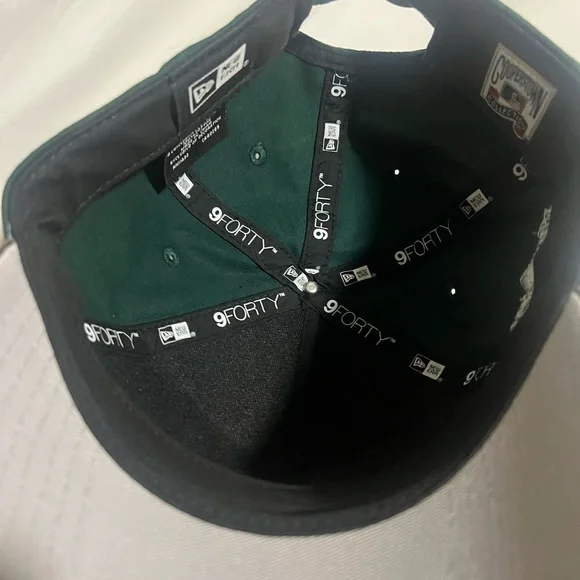 New Era Green and Black 9FORTY Cap - Picture 4 of 4